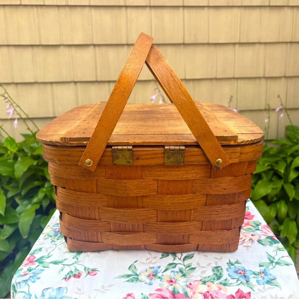 Basketville Vermont Double Handled Picnic Basket